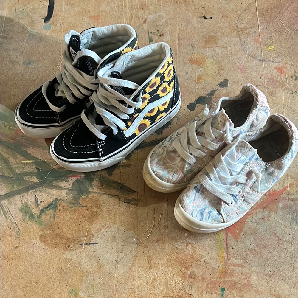 Vans girl High-Top Sneakers - Black/White 🌻and Roxy slip on tennis shoes size 13